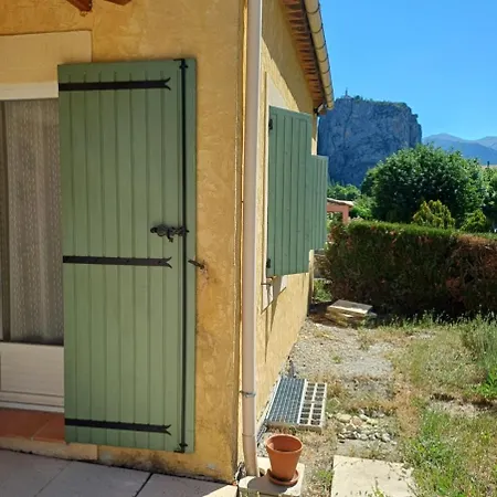 Alojamento de Acomodação e Pequeno-almoço Azur Castellane